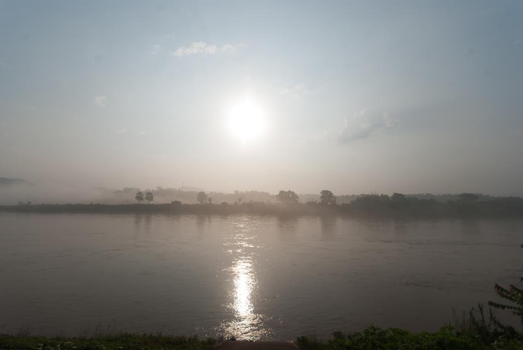 Hotel Namkhong Riverside Chiang Khong Exterior foto